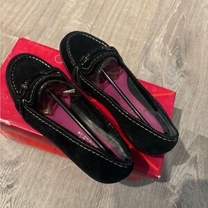 AEROSOLES Black Moccasins with White Stitching